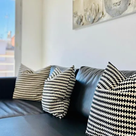 2 Bed In Walk To & Old Town! * 앙티브