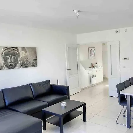 2 Bed In Walk To & Old Town! 아파트