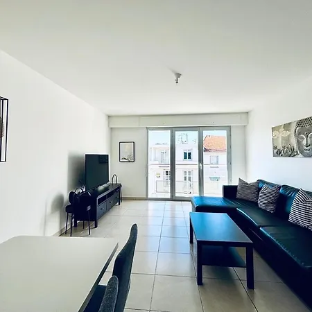 2 Bed In Walk To & Old Town! 앙티브